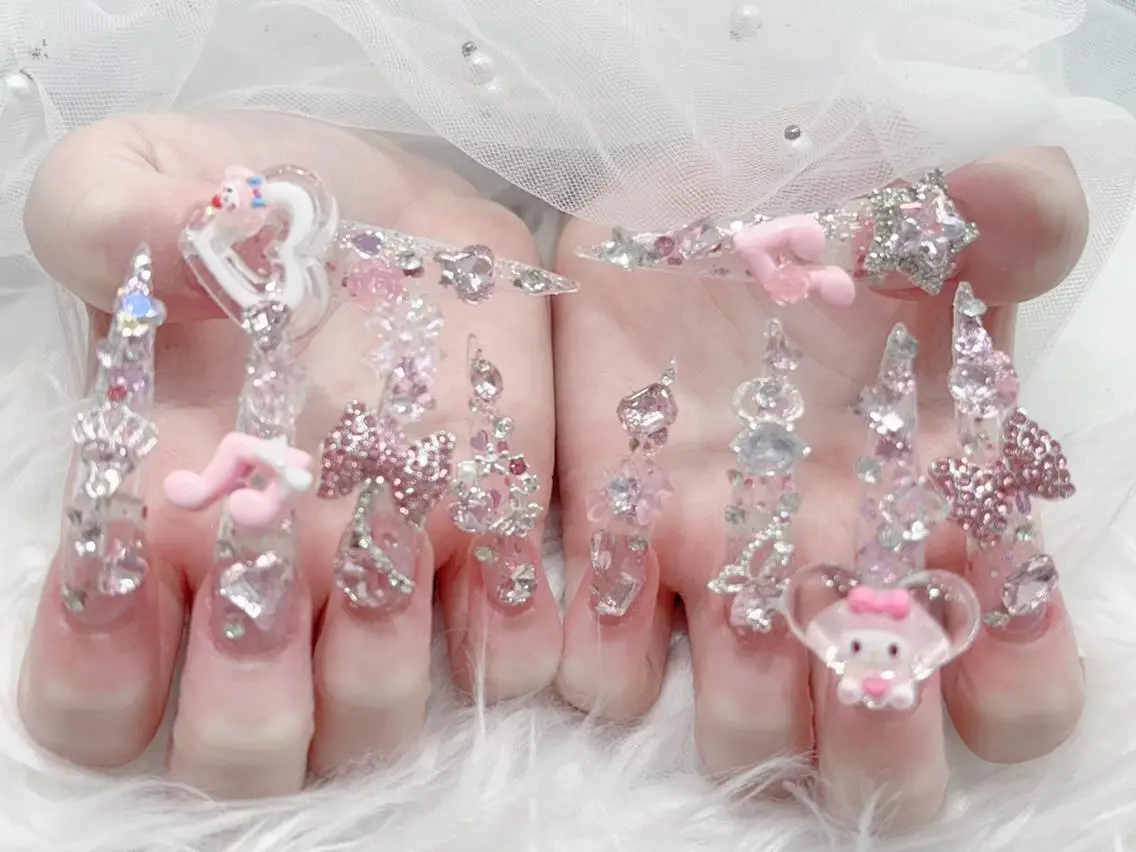 ネイル 長さ出し キラキラネイル 韓国ネイル ロングネイル 持ち込み ハンドネイル ハンドケア Yuki🌸 nailのネイルデザイン