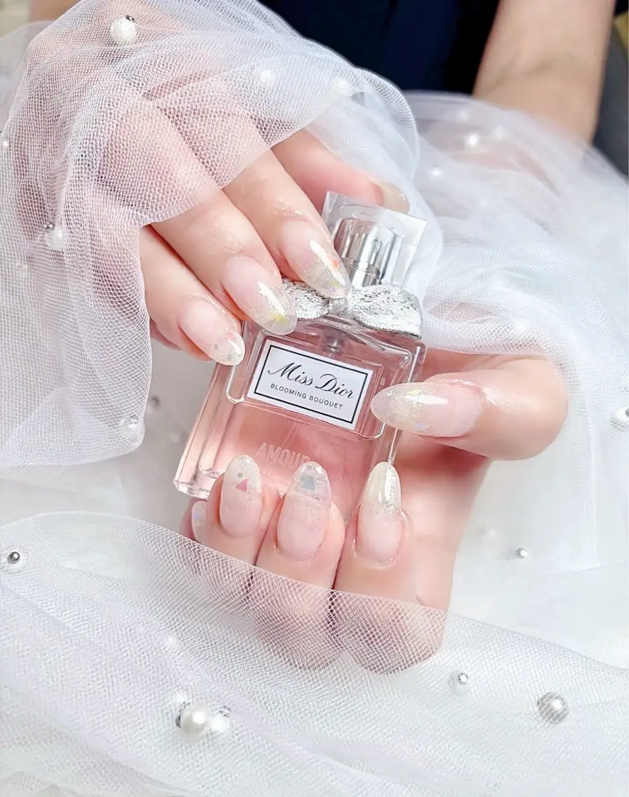 ネイル クリアネイル グラデーション ラメ(グリッター) ラメグラデーション ハンドネイル Amour 🎀のネイルデザイン