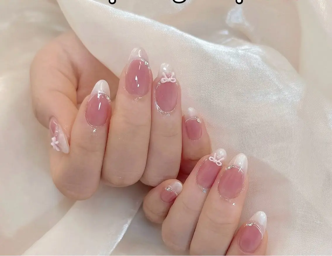 ネイル フラッシュネイル フレンチネイル グラデーション キラキラネイル 韓国ネイル ハンドネイル Hy nailsのネイルデザイン