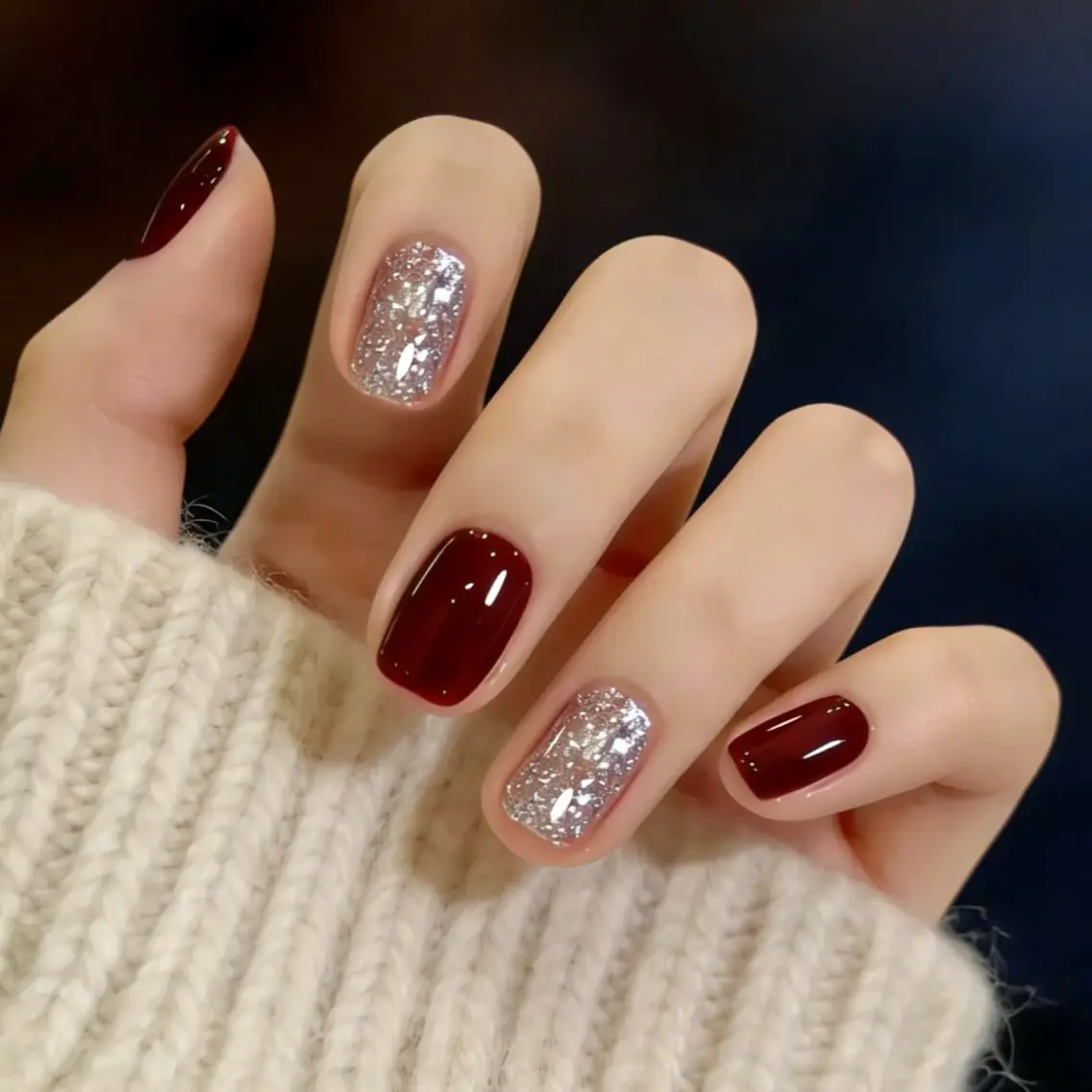 ネイル ラメ(グリッター) 赤色 ショートネイル シルバー スクエアネイル Aura Nail ✨リリ✨のネイルデザイン