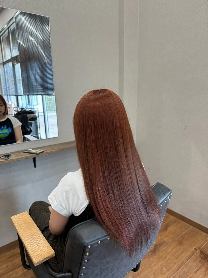 ロング カラー レッドカラー カット ヘアカラー トリートメント 鵜飼 真伍のヘアスタイル