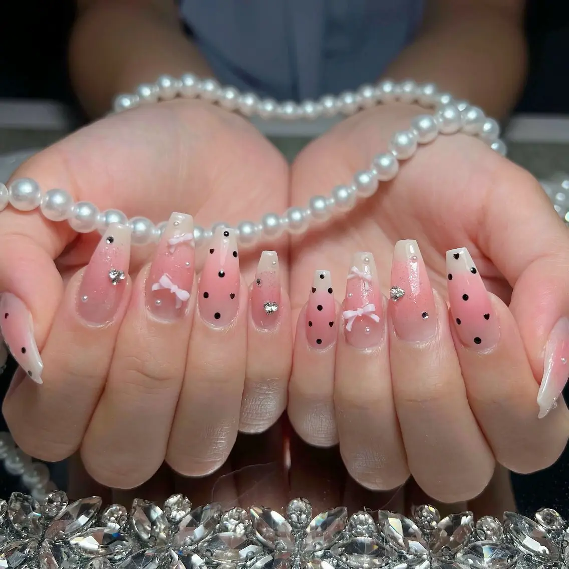 ネイル オーロラネイル 長さ出し フラッシュネイル フレンチネイル ジェルネイル ハンドネイル Amee Nail Salonのネイルデザイン