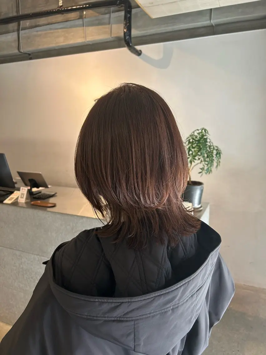 ミディアム カラー 透明感カラー レイヤーカット ウルフカット ウルフレイヤー カット ヘアカラー トリートメント twig 山田 永嶋芽衣のヘアスタイル