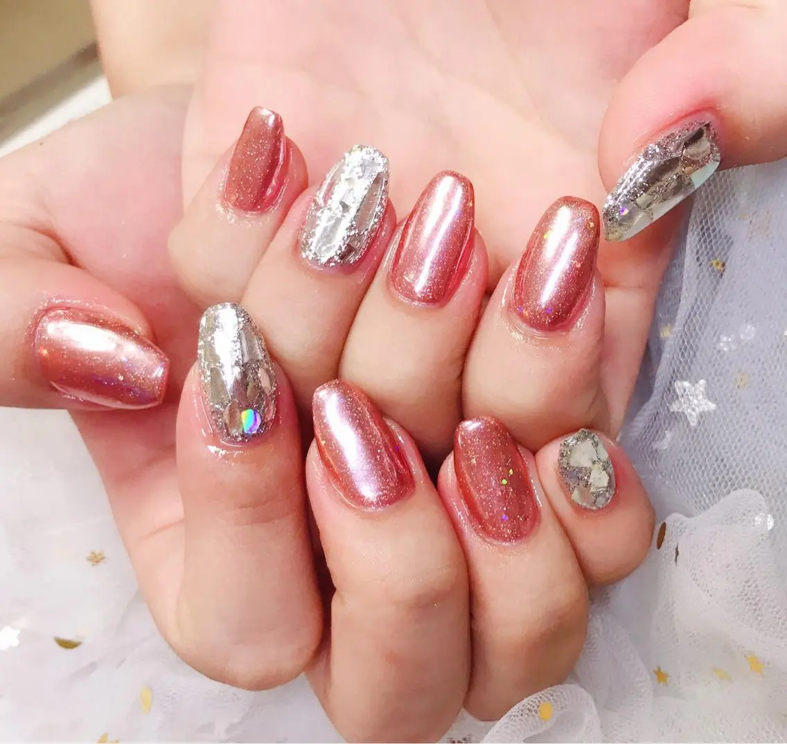 カラー ネイル ピンクカラー ラメ(グリッター) ミラーネイル ピンク Q Free nailsのネイルデザイン