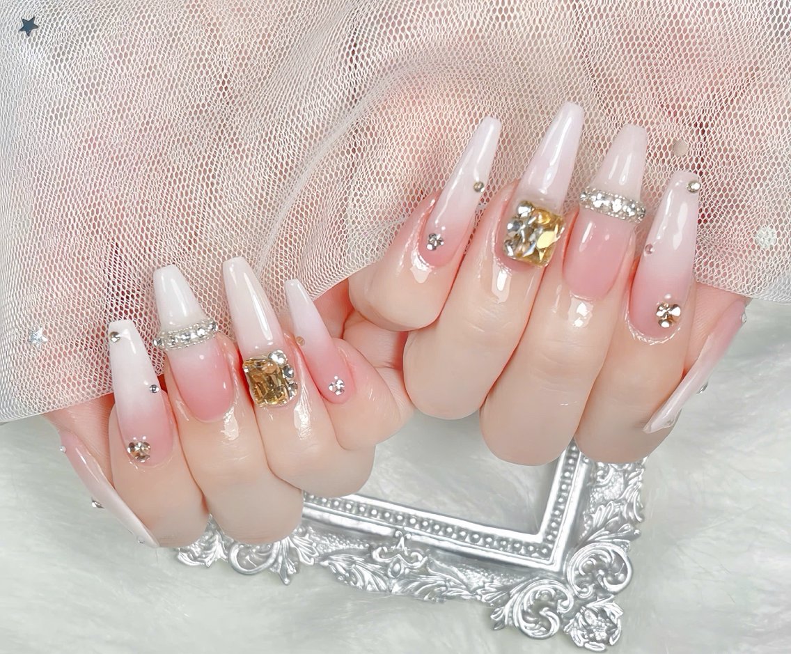 ネイル チークネイル 長さ出し フレンチネイル ジェルネイル グラデーション ハンドネイル THANHTHANH NAILのネイルデザイン