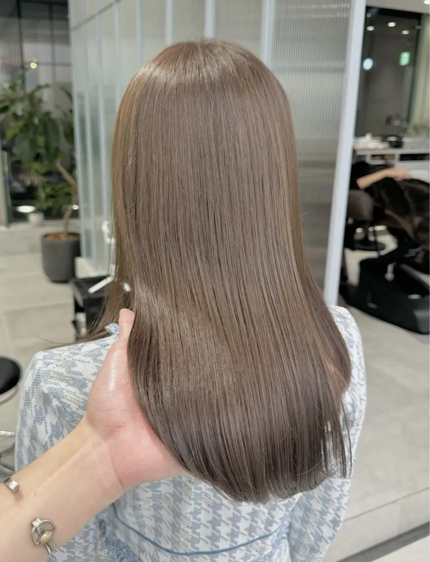 ロング カラー ベージュカラー ブリーチ 透明感カラー ブリーチなしカラー オリーブベージュ ヘアカラー ブリーチなし 寒色カラーのヘアスタイル