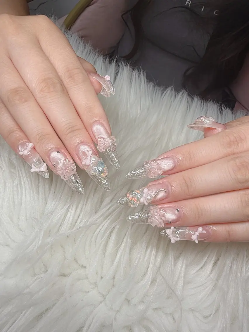 ネイル 長さ出し グラデーション 卒業式 キラキラネイル マグネットネイル Lee Nailsのネイルデザイン