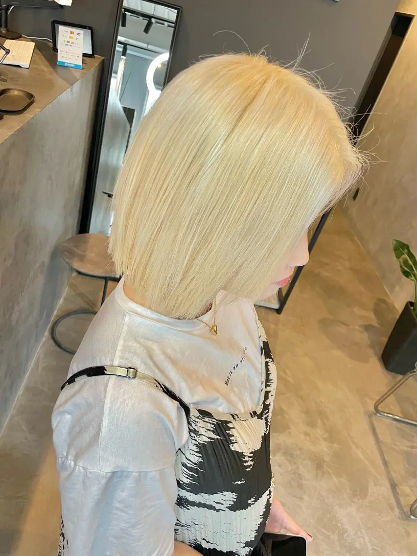 カラー ブリーチ 抜きっぱなしブロンド ブロンド 穐田 航のヘアスタイル