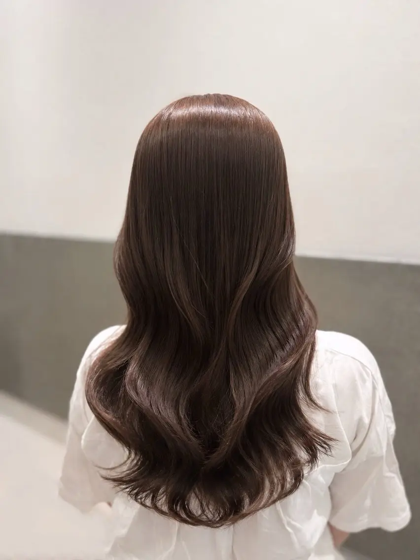 ロング くびれヘア 顔周りカット 髪質改善 ヨシンモリ 韓国風ヘア 束感まつ毛／透明感 Yuuka🤍🫧のマツエク・マツパデザイン