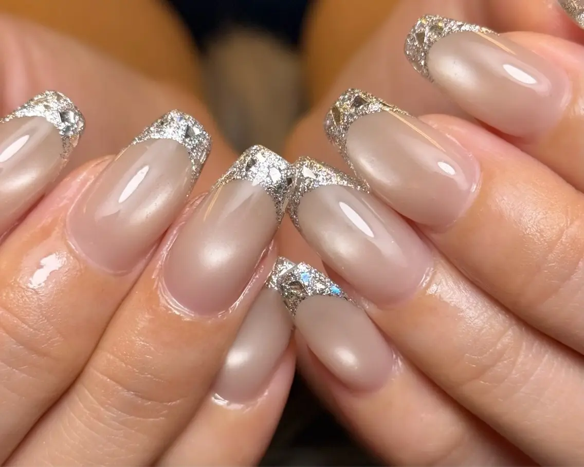 ネイル オーロラネイル フレンチネイル ガラスフレンチ マグネットネイル 持ち込み ハンドネイル nail salon h🎀小夏のネイルデザイン