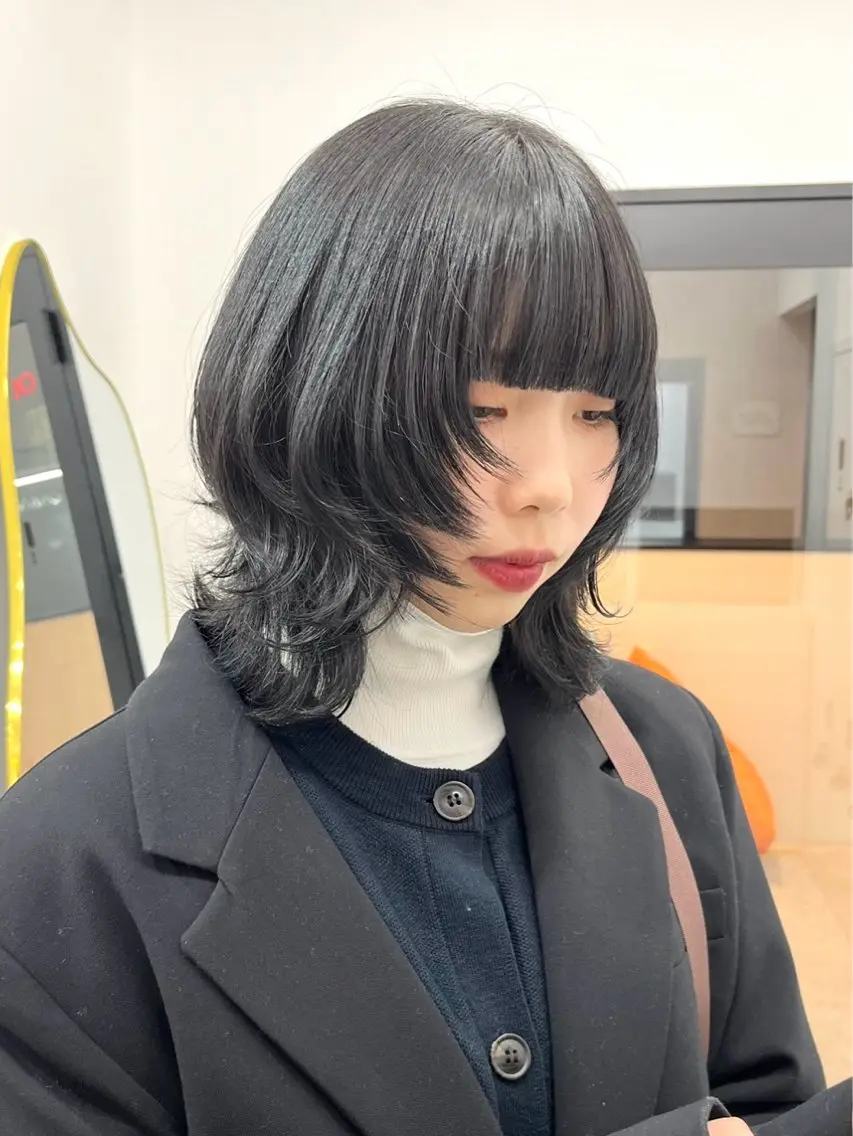 ミディアム カラー ヘアアレンジ ウルフカット 🐺ウルフ×ハイトー ン🖤Yukinoのヘアスタイル