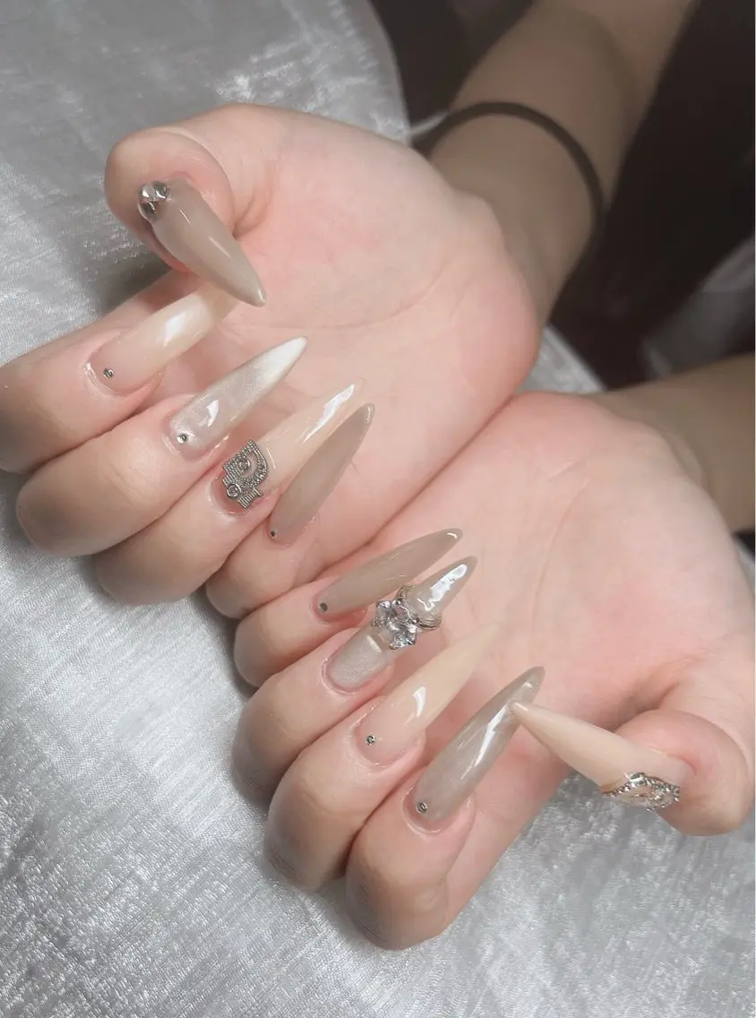 ネイル 長さ出し グラデーション キラキラネイル マグネットネイル ニュアンスネイル Lee Nails チップ長さだし専門店のネイルデザイン