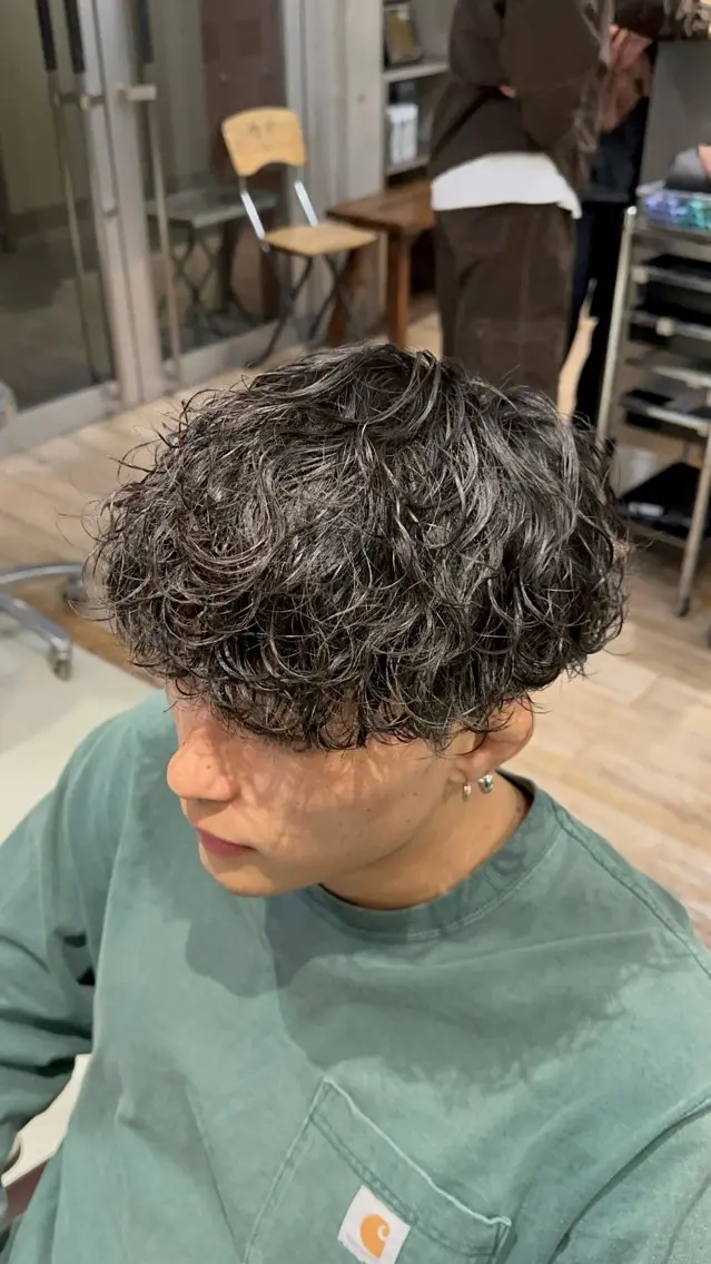 パーマ メンズ マッシュ メンズパーマ 波巻きパーマ カット パーマ fifth原宿 宮部蓮のヘアスタイル