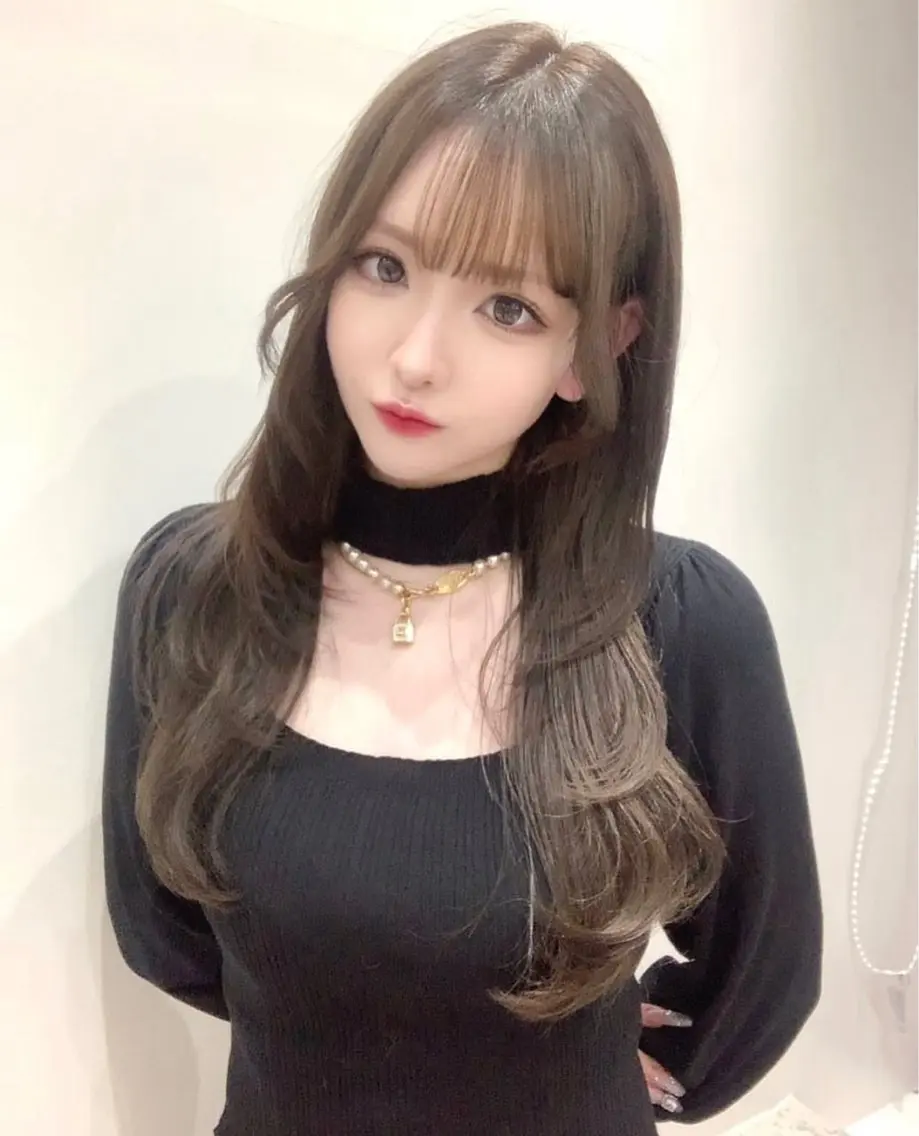 ロング カット ヘアカラー トリートメント fuwari 美白ショコラカラーのヘアスタイル