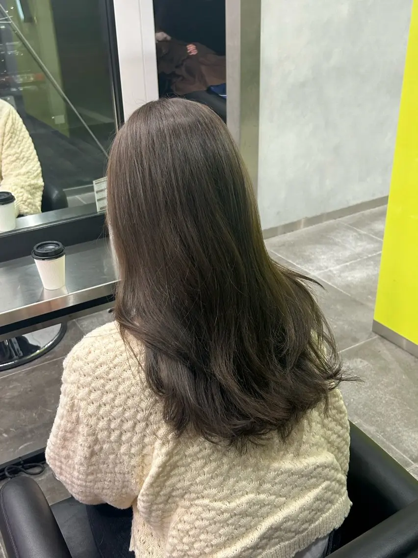 ロング カラー 透明感カラー オリーブカラー 菊池 梨麻のヘアスタイル