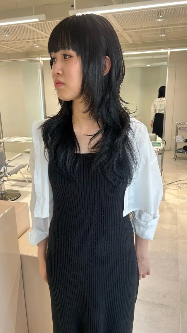 ロング カラー 黒髪 ブルーカラー ブルーブラック ハッシュカット カット ヘアカラー 海外レイヤー /NAGISAのヘアスタイル