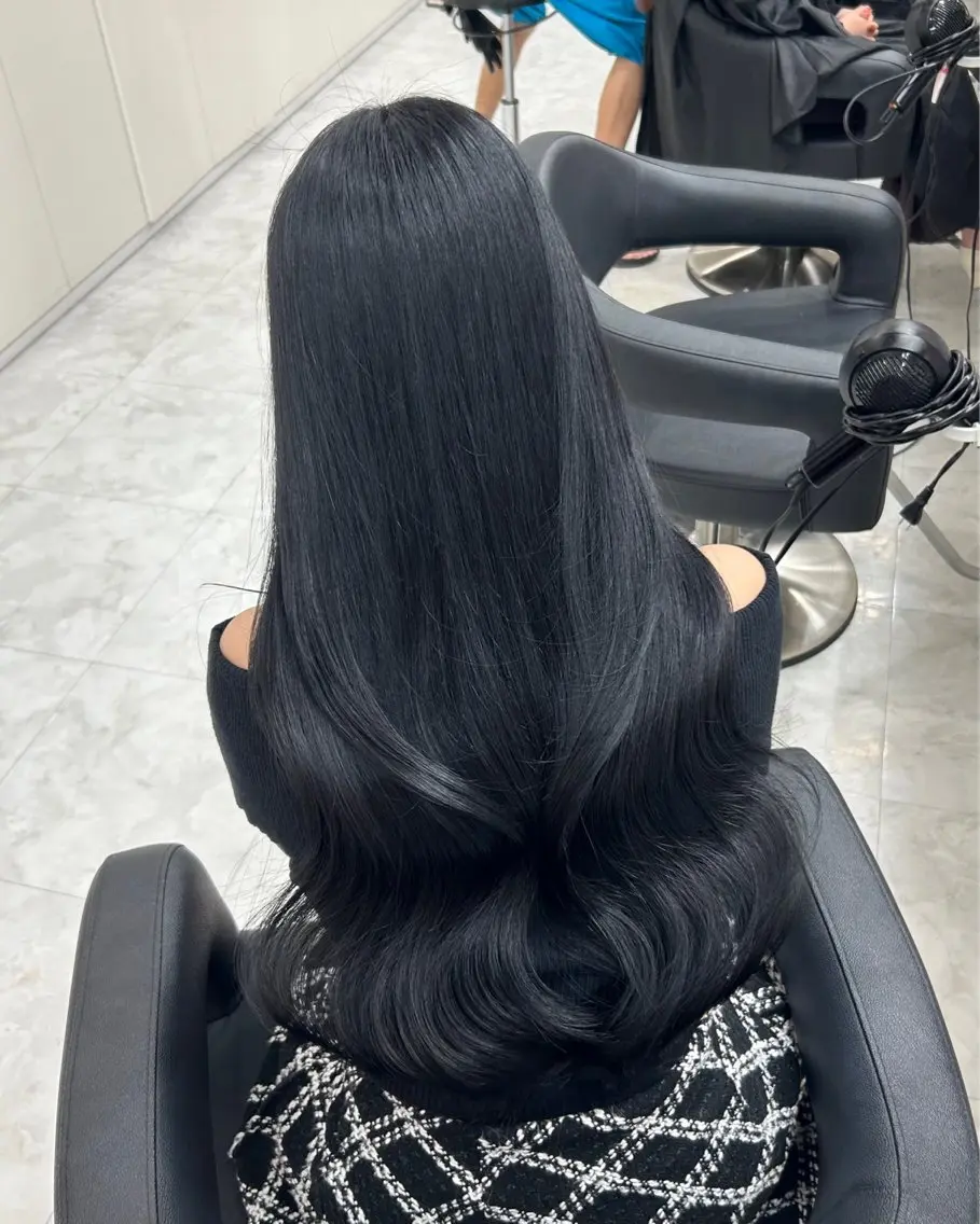 ロング カラー ヘアカラー 韓国風暗髪🐈‍⬛ KOUMI🪽のヘアスタイル