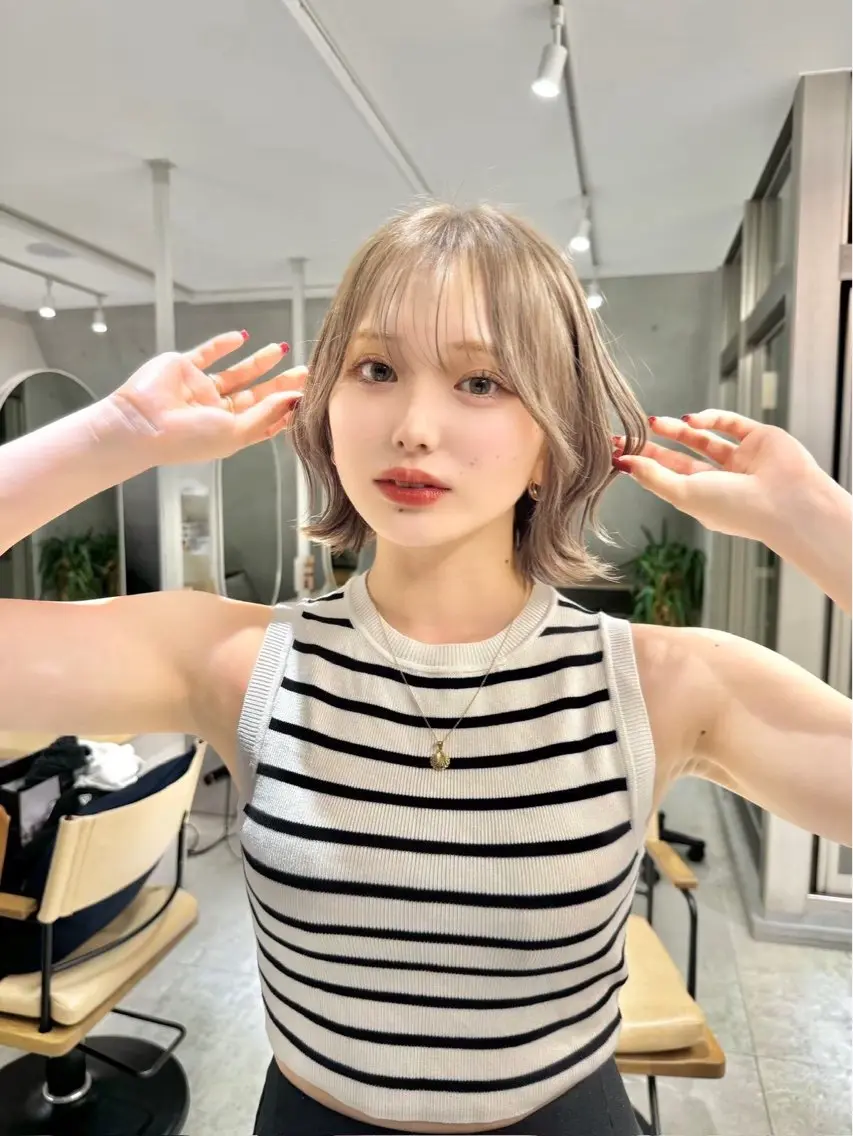 ミディアム ボブ🩵 ハイトーン🩵風愛のヘアスタイル