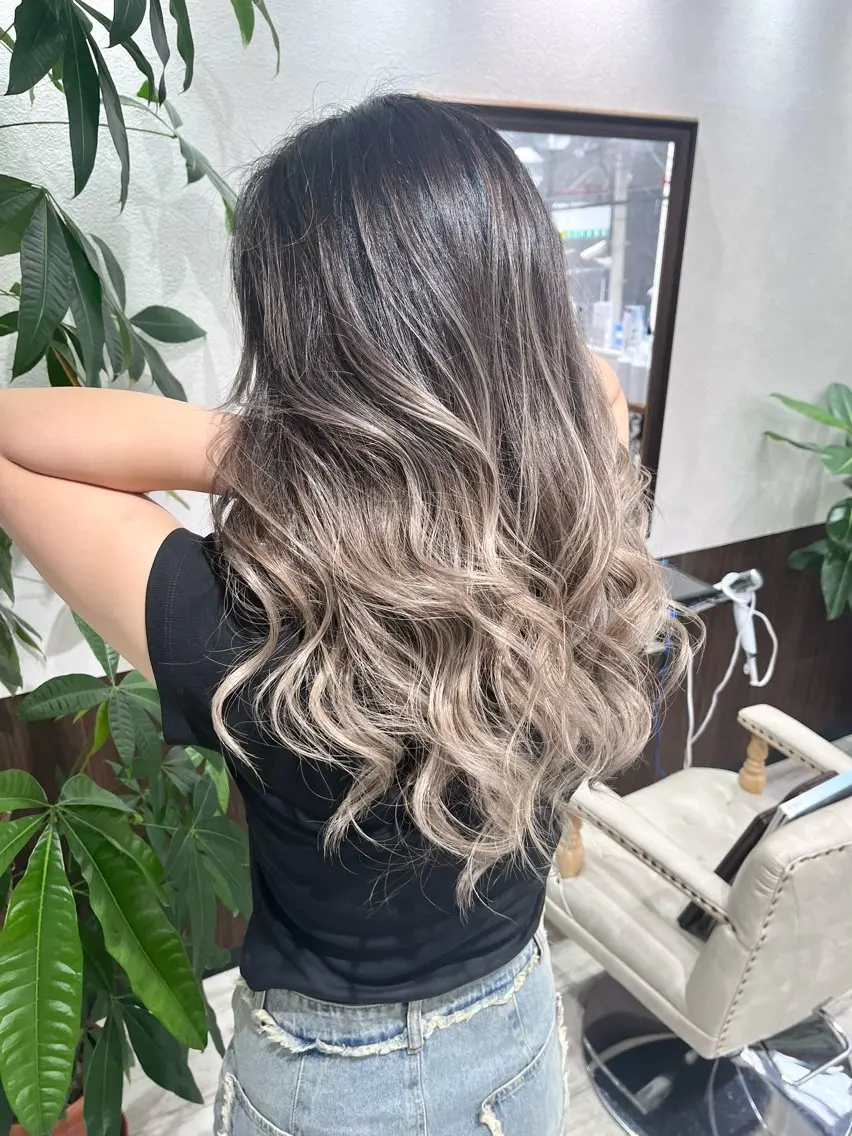 ロング カラー ヘアアレンジ バレイヤージュ ブリーチ ケアブリーチ ダブルカラー イヤリングカラー Belle hair Design青野大貴のヘアスタイル