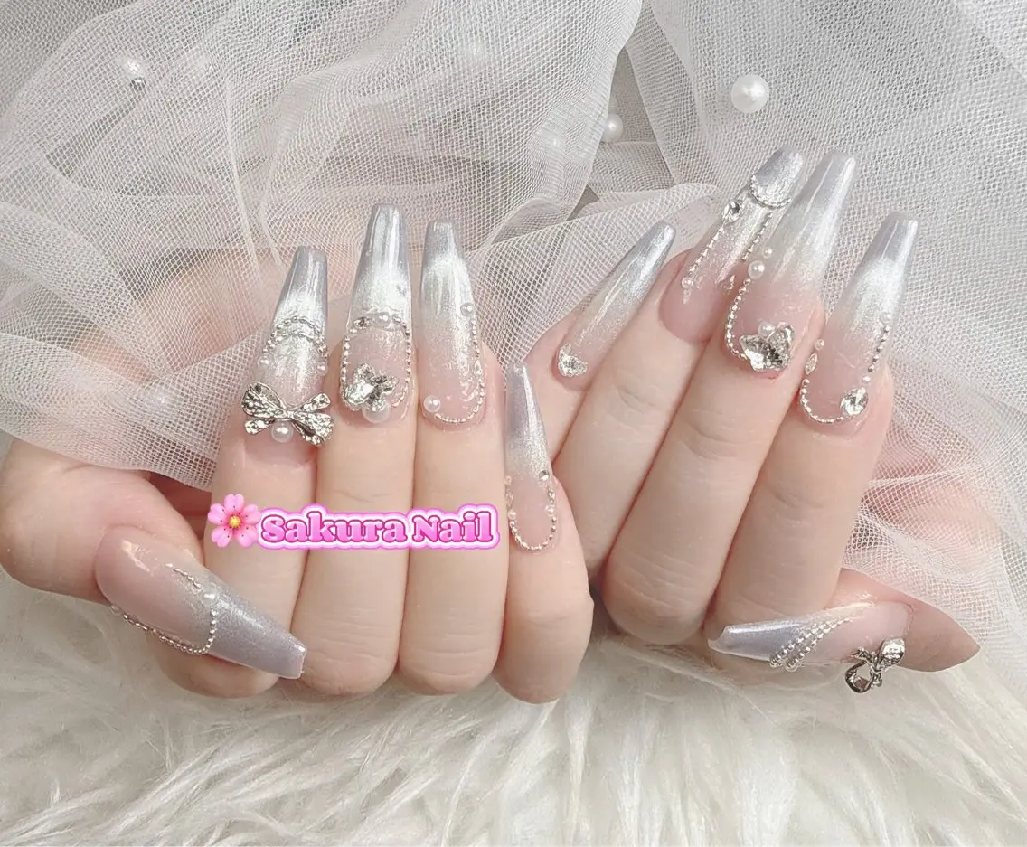 ネイル アートネイル オーロラネイル ボルドー チークネイル フレンチネイル ハンドネイル Sakura Nail Salonのネイルデザイン