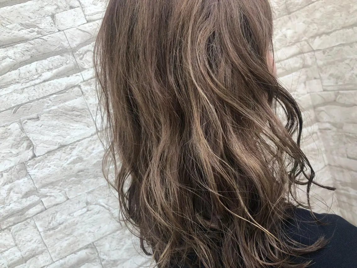 セミロング ヘアアレンジ ハイライト 久保田 茜のヘアスタイル