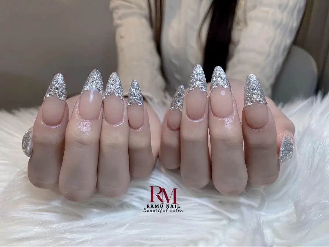 ネイル キラキラネイル マグネットネイル ミラーネイル ワンホンネイル 冬ネイル ハンドネイル RAMU Nail 恵比寿店のネイルデザイン