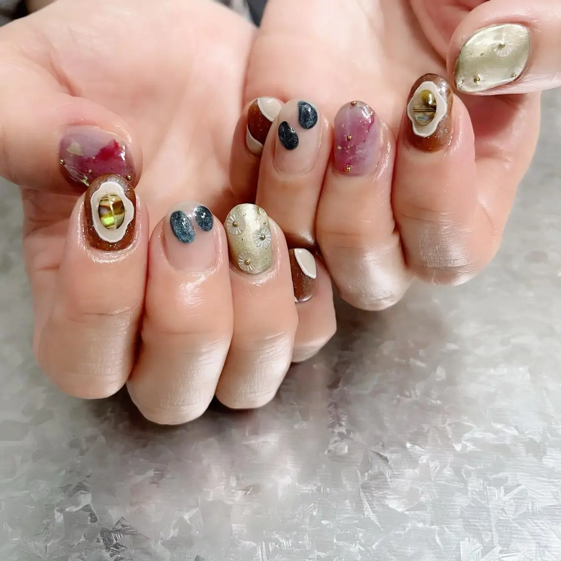 ネイル オーロラネイル 氷ネイル・うるうるネイル 韓国ネイル マグネットネイル ミラーネイル ハンドネイル VOLLMOND nailのネイルデザイン