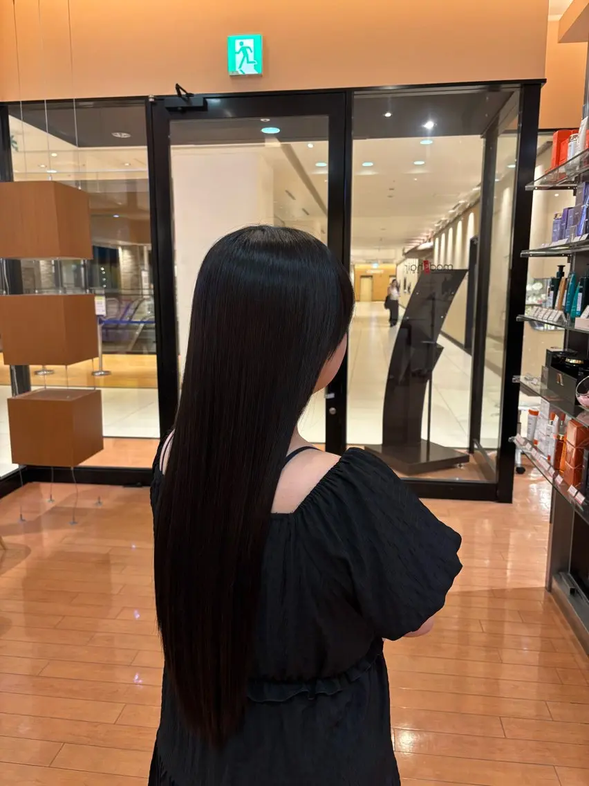 ロング カラー 伊藤 あいのヘアスタイル