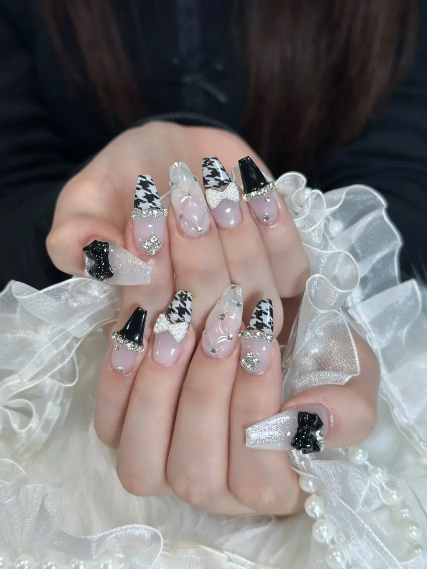 ネイル オーロラネイル ボルドー ブラウン 氷ネイル・うるうるネイル キラキラネイル ハンドネイル Julli NailStudioのネイルデザイン