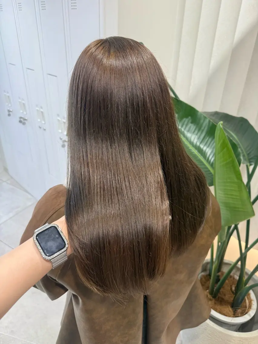 ロング カラー ベージュカラー オリーブベージュ ヘアカラー トリートメント ラベンダー💜 グレージュ🩶のヘアスタイル