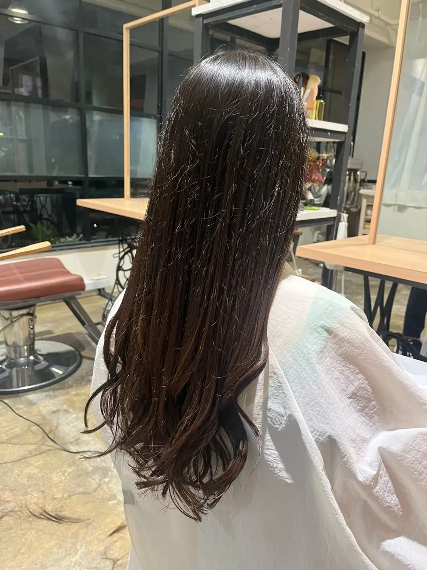 ロング 西山 裕子のヘアスタイル