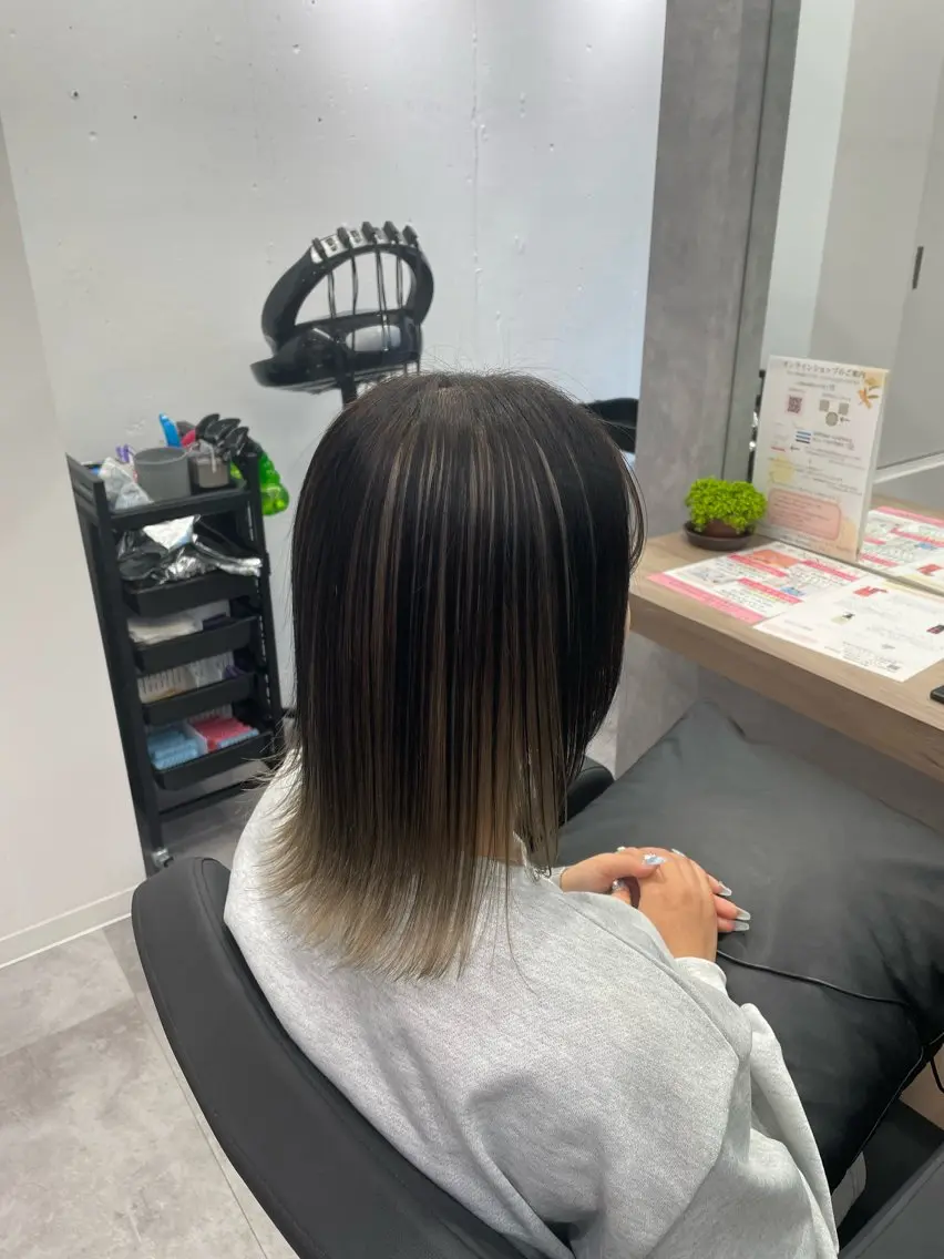 ミディアム カラー COCO .のヘアスタイル