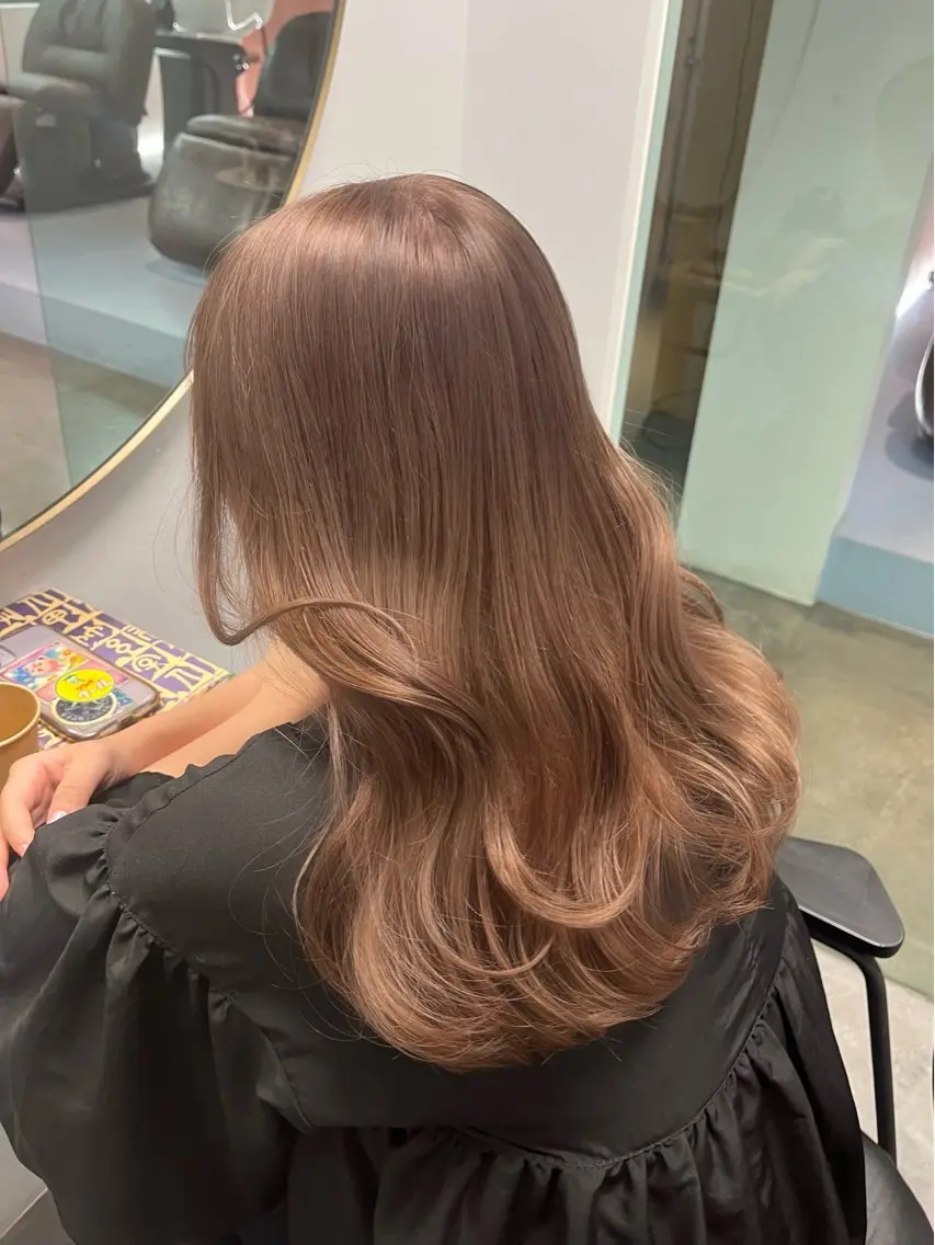 ロング カラー ブリーチ ayaka♡ 柔らかカラーのヘアスタイル