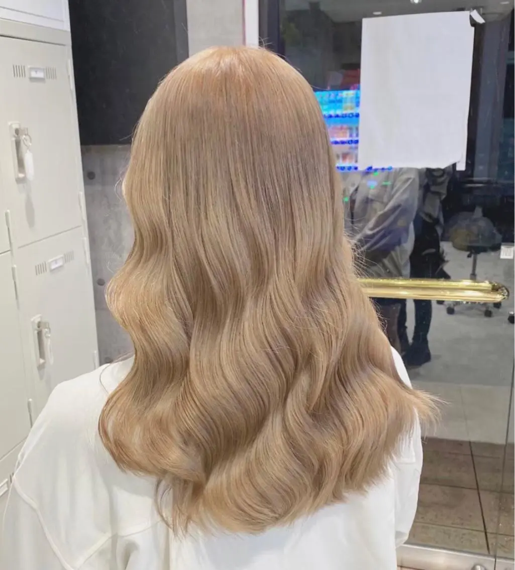 ロング カラー ヘアカラー トリートメント ヘアセット ハイトーン特化🎀 LEONのヘアスタイル