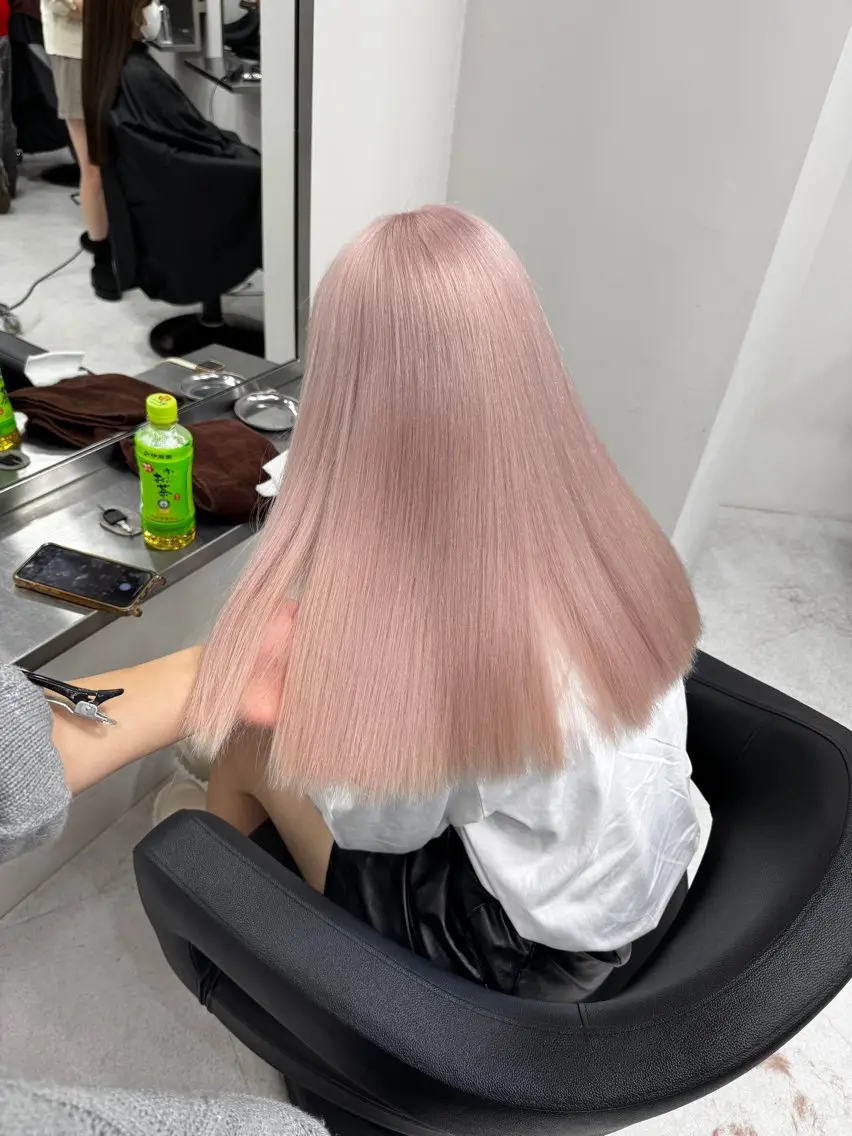 カラー ヘアカラー 金木 洸瑠のヘアスタイル