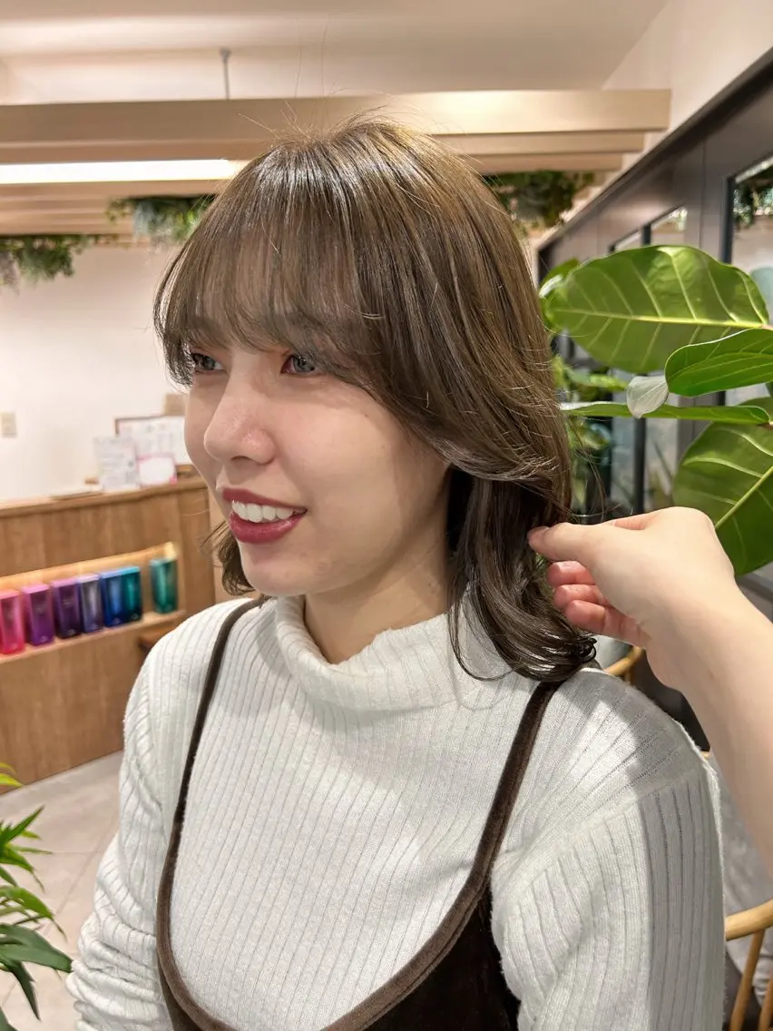 セミロング カラー オリーブカラー ヘアカラー 透明感カラー レイヤー/むつきのヘアスタイル
