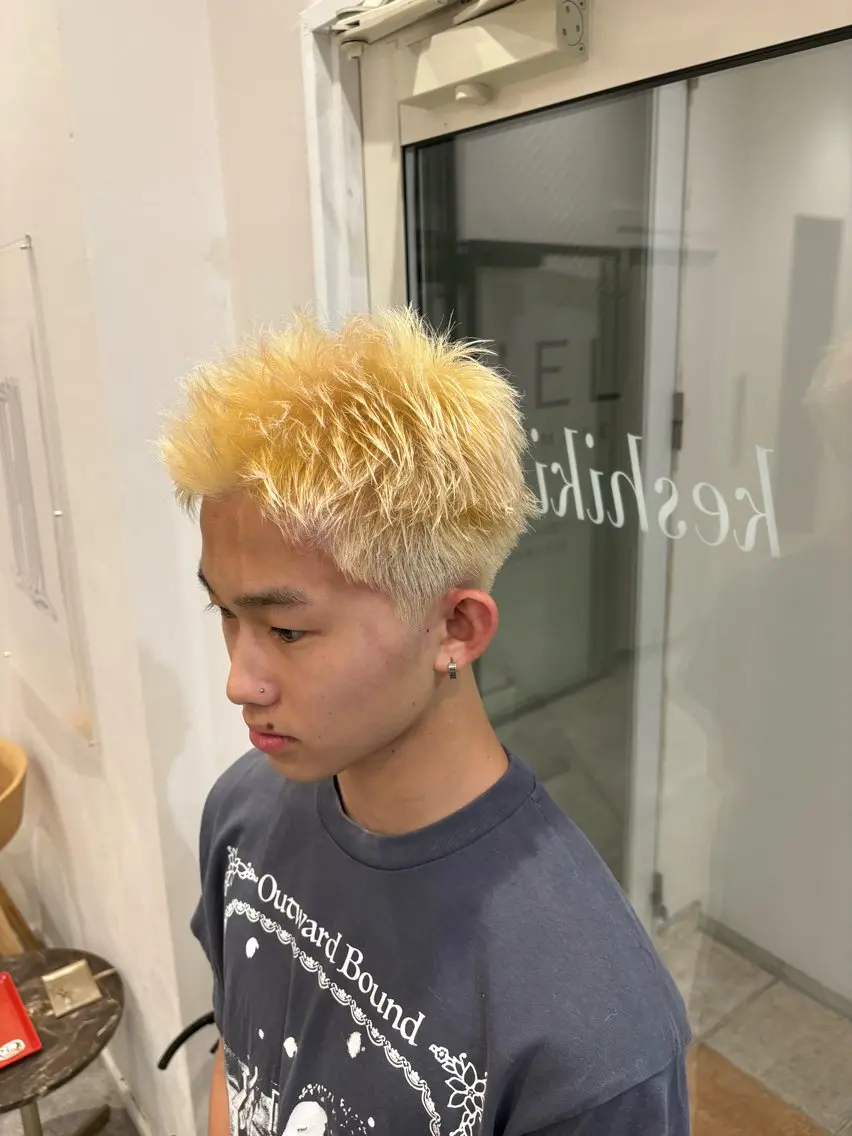 ショート カラー 抜きっぱなしブロンド ブロンド ASU/Wカラー /ナチュラルカラーのヘアスタイル