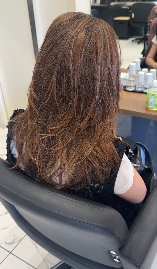 ミディアム カラー レイヤーカット レイヤーカット 白髪ぼかし/KURAのヘアスタイル