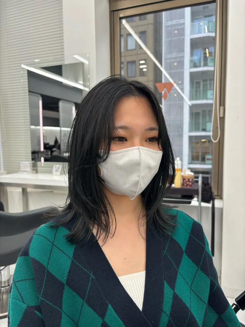 セミロング カラー 抜け感レイヤー︴ ニュアンスカラーのヘアスタイル