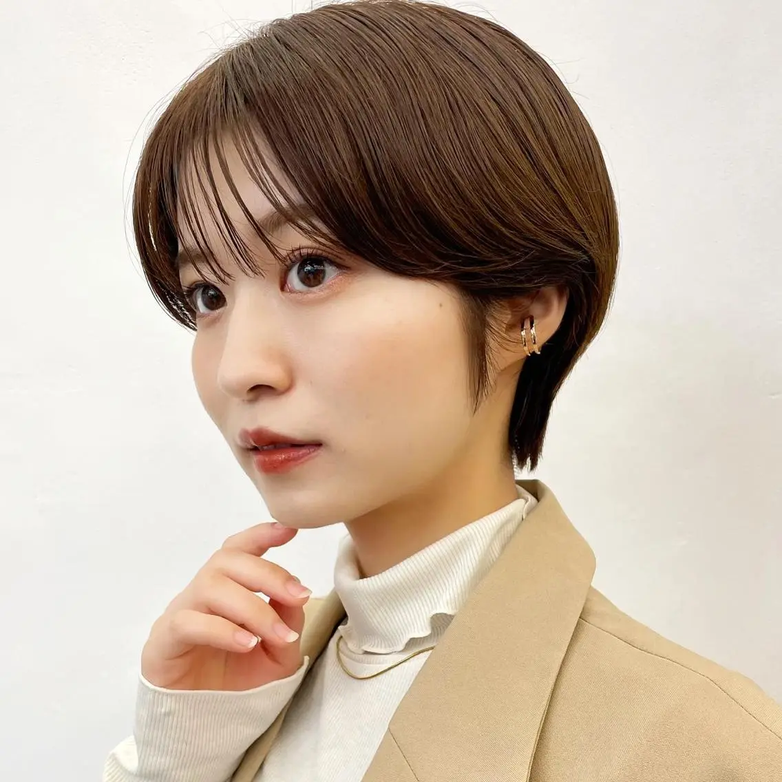 ショート カラー ブラウンカラー ココアブラウン ショートヘア レイヤーカット/透 明感カラー/西田祐賀のヘアスタイル