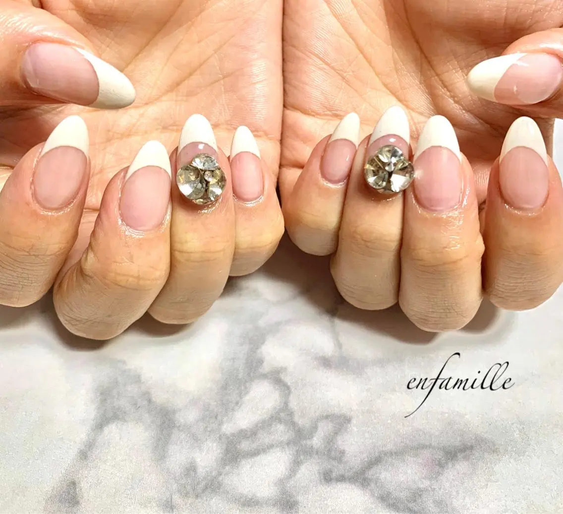 ネイル ストーンネイル ハンドネイル nail salon en familleのネイルデザイン