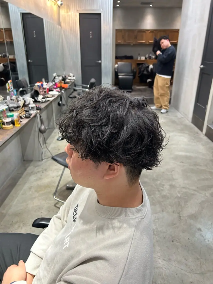 ミディアム メンズ ミディアムパーマ メンズパーマ カット パーマ 【明大前フェード/ メンズパーマ/岳】のヘアスタイル