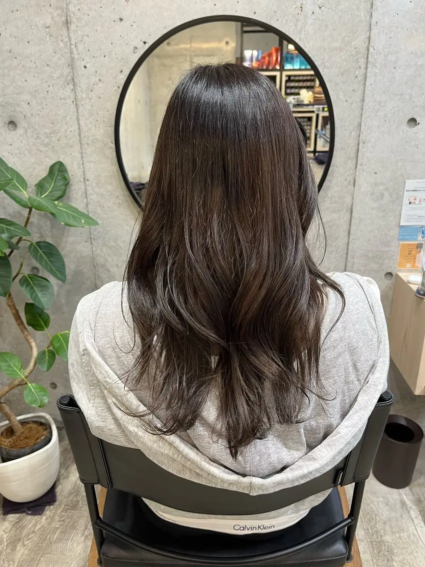ロング 下茂 菜々のヘアスタイル