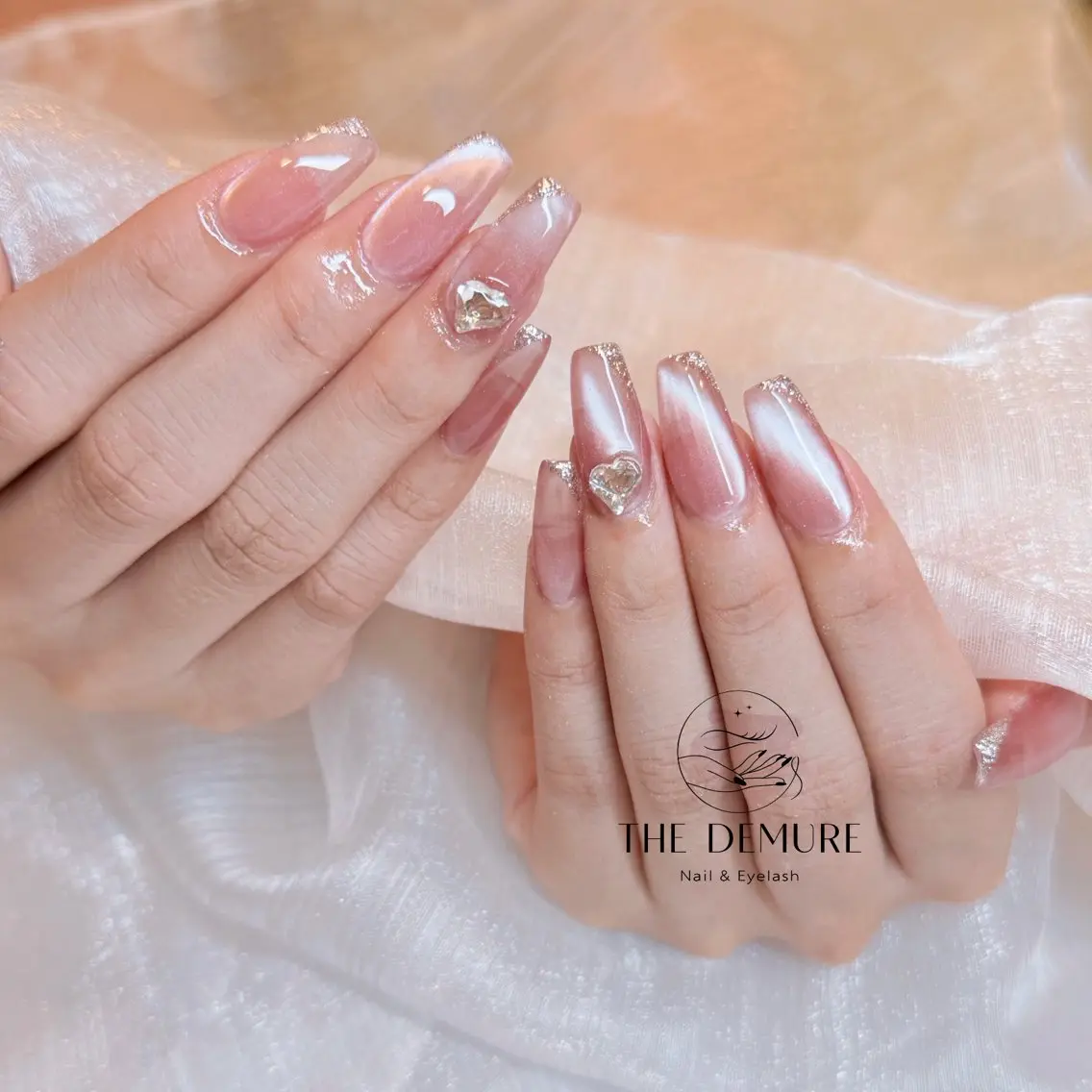 ネイル アートネイル キラキラネイル 韓国ネイル マグネットネイル オフィスネイル ハンドネイル ハンドケア NailDemure 【銀座店】のネイルデザイン