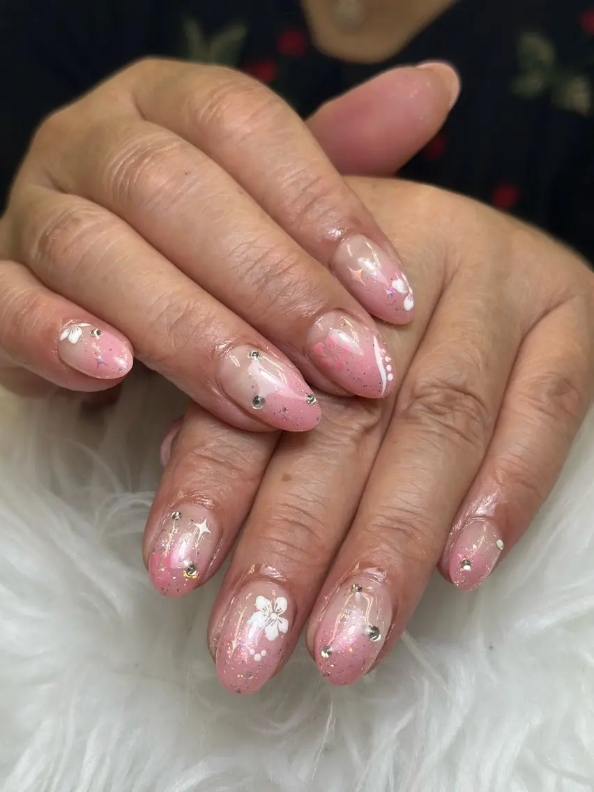 ネイル チークネイル ドット フレンチネイル グラデーション 韓国ネイル ハンドネイル Lisa Nail Salonのネイルデザイン