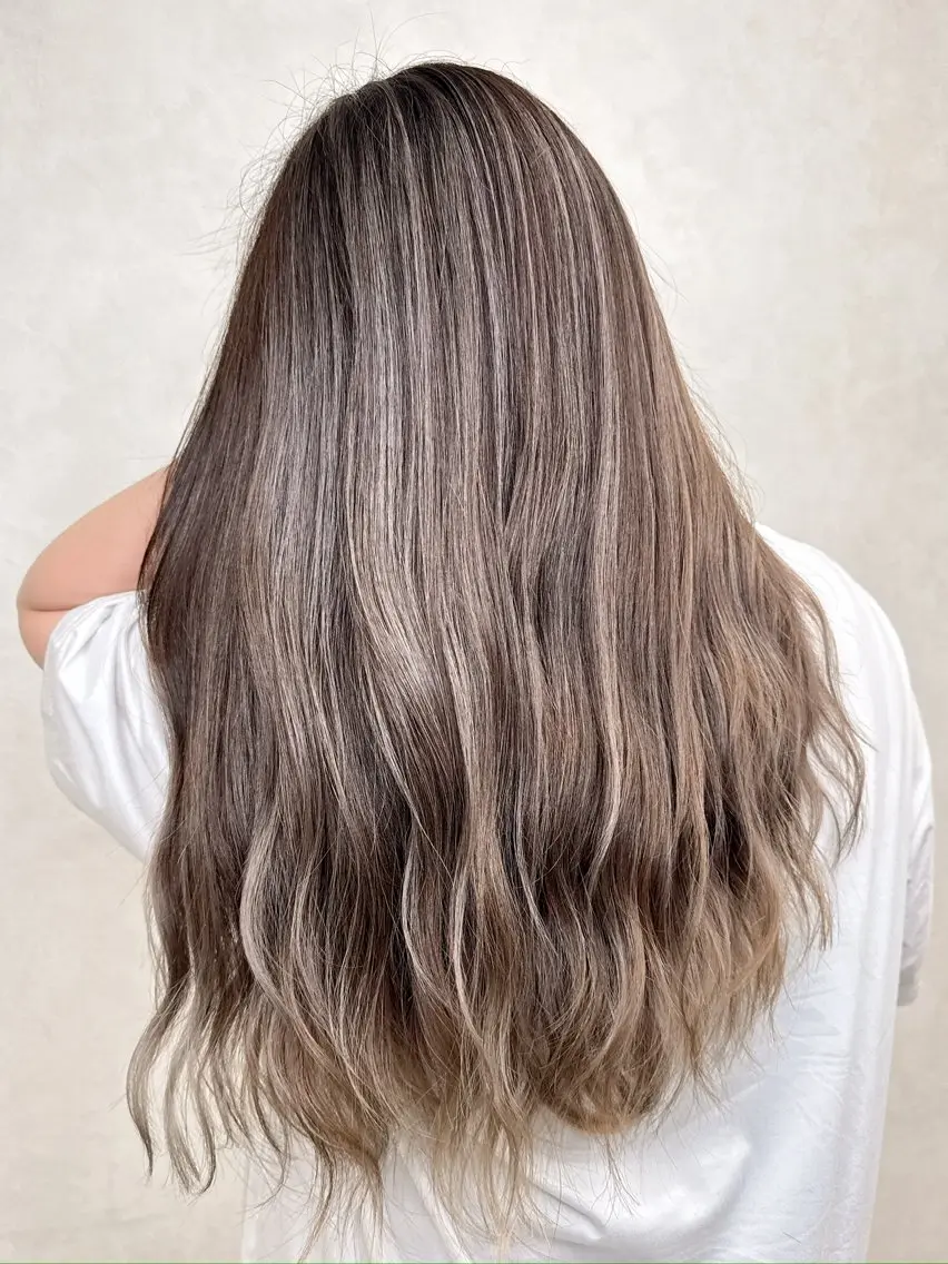 ロング カラー バレイヤージュ ブリーチ ハイトーンカラー エクステ レイヤーカット カット ヘアカラー トリートメント ショーヤ/ブリーチ /エクステのヘアスタイル