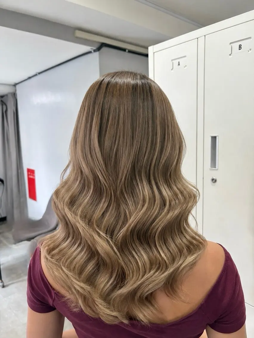 ミディアム レイヤーカット 🎀難波8時開店🎀 HIKARIのヘアスタイル