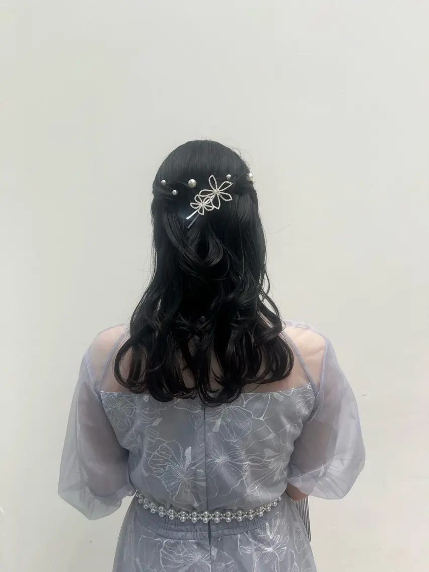 セミロング ヘアアレンジ ハーフアップ ヘアセット 黒阪 なみのヘアスタイル