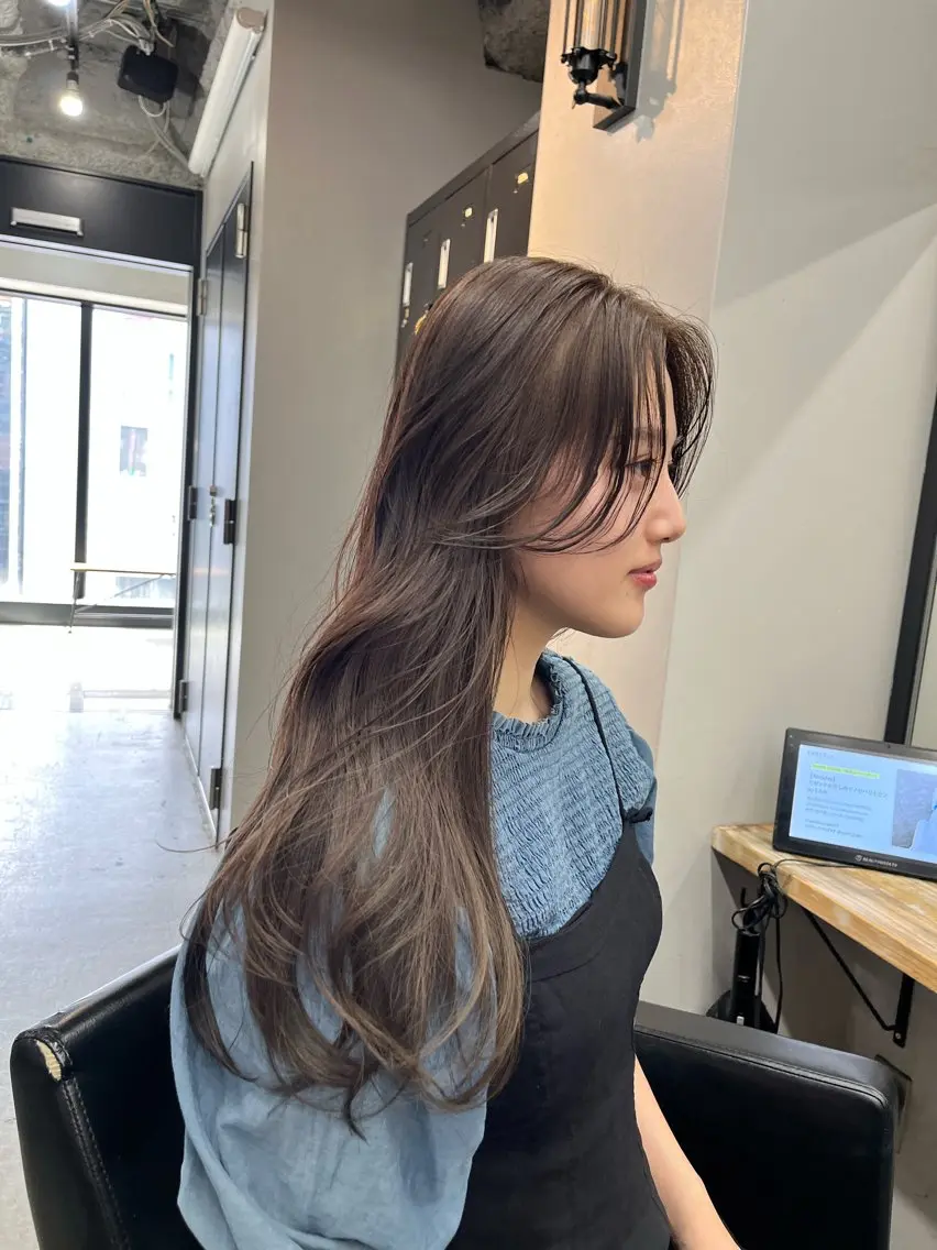 ロング カラー グレージュ 韓国風ヘア レイヤーカット カット ヘアカラー トリートメント ヘアセット 韓国ヘア🫧 KAZUTOのヘアスタイル