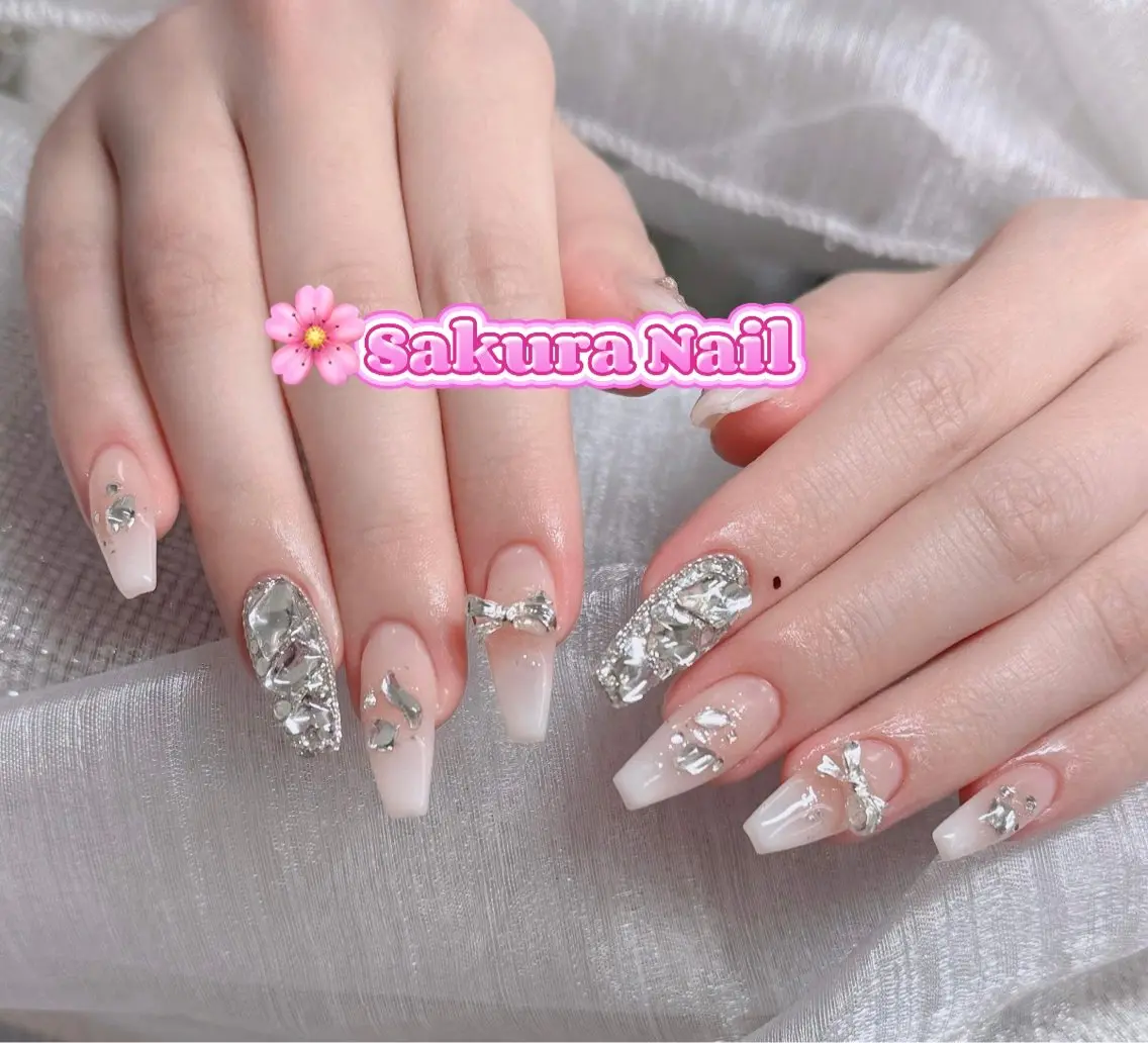 ネイル アートネイル オーロラネイル ボルドー チークネイル フレンチネイル ハンドネイル Sakura Nail Salonのネイルデザイン